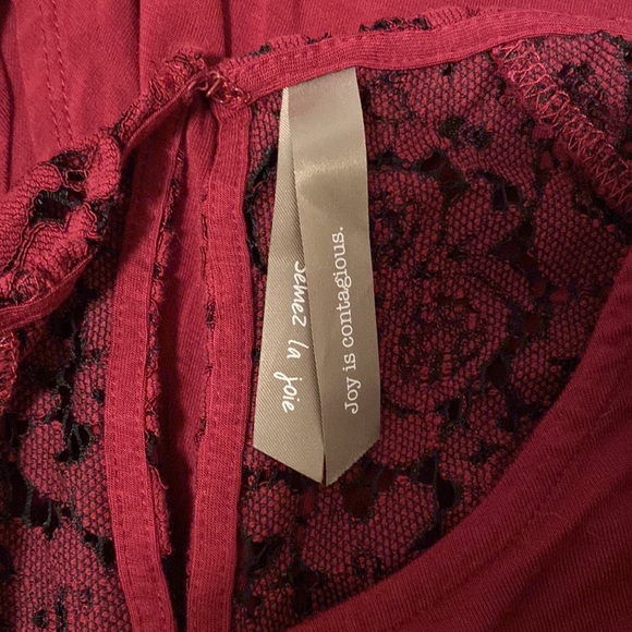 Pennington’s maroon open back top with lace - Picture 3 of 4